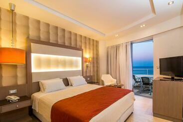 호텔 Pegasos Deluxe Beach