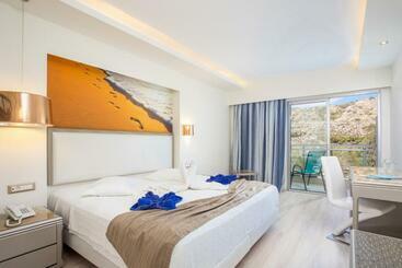 هتل Pegasos Deluxe Beach
