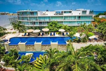 Porto Playa Condo Hotel And Beach Club