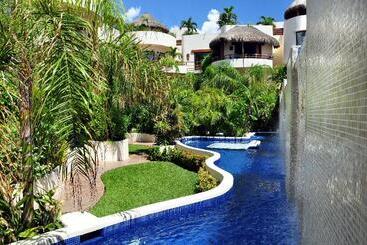 Porto Playa Condo Hotel And Beach Club