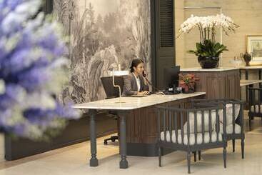 هتل The Robertson House by The Crest Collection