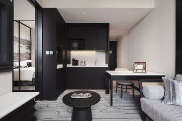 هتل The Robertson House by The Crest Collection