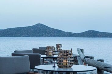 هتل Aquila Elounda Village Resort, Suites & Spa