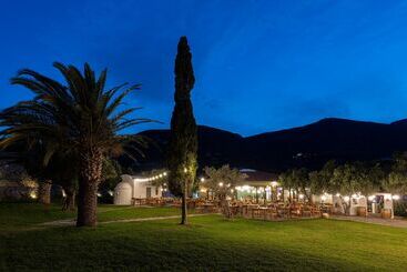 هتل Aquila Elounda Village Resort, Suites & Spa