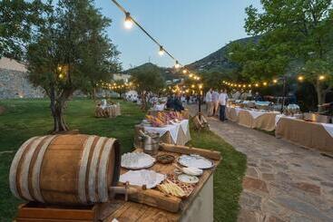 هتل Aquila Elounda Village Resort, Suites & Spa