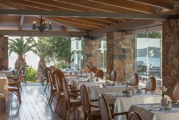 هتل Aquila Elounda Village Resort, Suites & Spa
