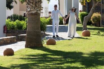هتل Aquila Elounda Village Resort, Suites & Spa