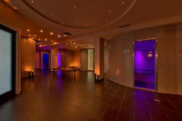 هتل Aquila Elounda Village Resort, Suites & Spa