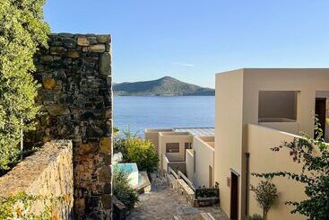 هتل Aquila Elounda Village Resort, Suites & Spa