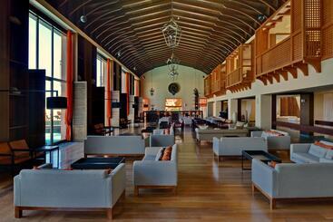 هتل Aquila Elounda Village Resort, Suites & Spa