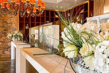 هتل Aquila Elounda Village Resort, Suites & Spa