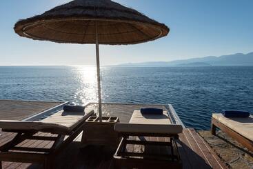 هتل Aquila Elounda Village Resort, Suites & Spa