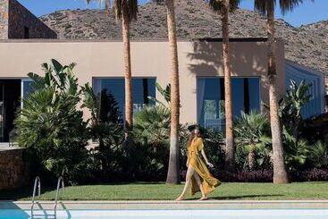 هتل Aquila Elounda Village Resort, Suites & Spa