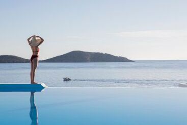 هتل Aquila Elounda Village Resort, Suites & Spa