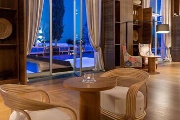 هتل Aquila Elounda Village Resort, Suites & Spa