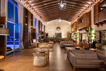 هتل Aquila Elounda Village Resort, Suites & Spa