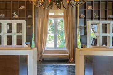 هتل Aquila Elounda Village Resort, Suites & Spa