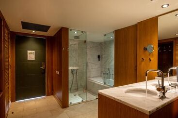 هتل Aquila Elounda Village Resort, Suites & Spa