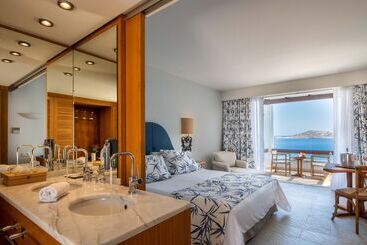 هتل Aquila Elounda Village Resort, Suites & Spa
