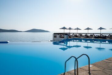 هتل Aquila Elounda Village Resort, Suites & Spa