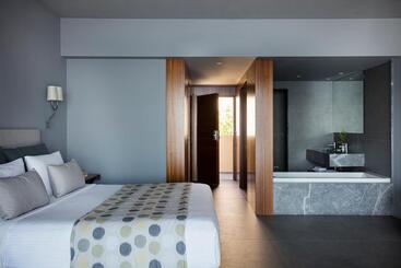 هتل Aquila Elounda Village Resort, Suites & Spa