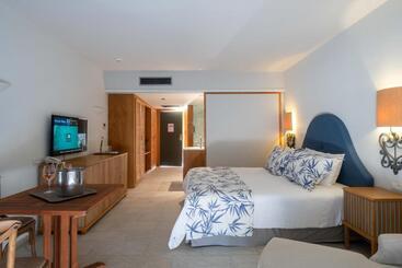 هتل Aquila Elounda Village Resort, Suites & Spa