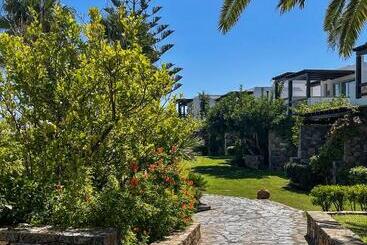 هتل Aquila Elounda Village Resort, Suites & Spa