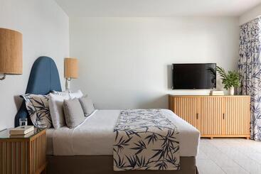 هتل Aquila Elounda Village Resort, Suites & Spa