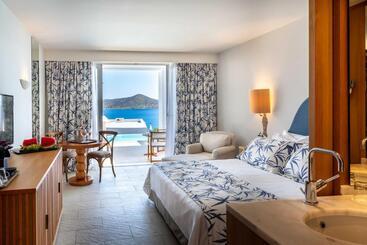 هتل Aquila Elounda Village Resort, Suites & Spa