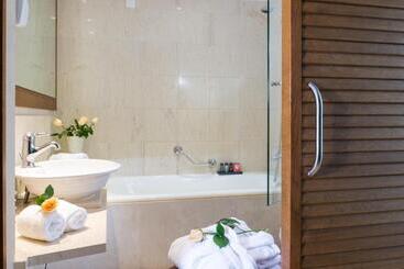 هتل Aquila Elounda Village Resort, Suites & Spa
