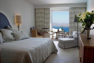 هتل Aquila Elounda Village Resort, Suites & Spa