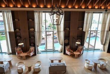 هتل Aquila Elounda Village Resort, Suites & Spa