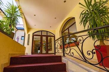 هتل Trianon