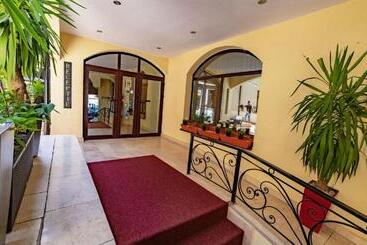 هتل Trianon
