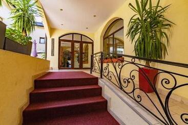 هتل Trianon