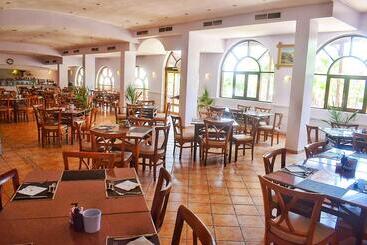 هتل Tropitel Dahab Oasis