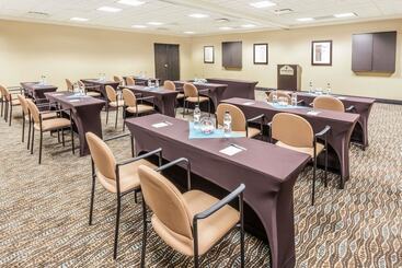 هتل Wingate By Wyndham Regina