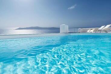 Tholos Resort
