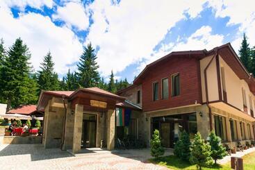 استراحتگاه Romantica Forest Guest House