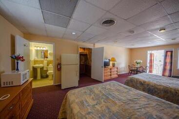 مُتل Compass Family Resort