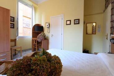 هتل Villa Maria & Apartment