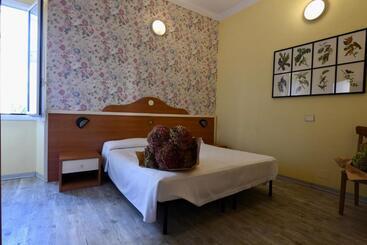 هتل Villa Maria & Apartment