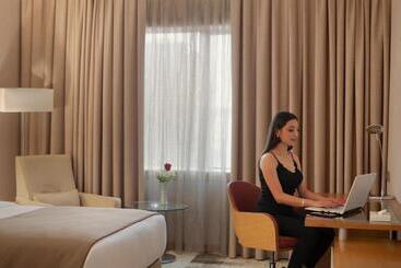 هتل Ramada By Wyndham Erbil Gulan Street