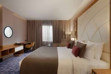 هتل Ramada By Wyndham Erbil Gulan Street