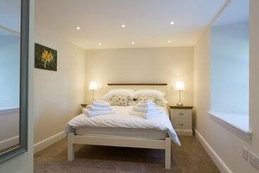 Garden View Cottage In A Grade Ii Listed Property