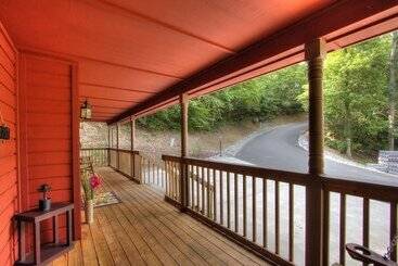Country Roads By Honeybear Cabins