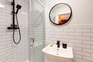 Bondgate Hotel East Midlands Airport
