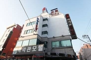 هتل Seosan White House