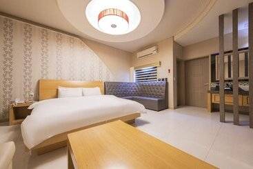 مُتل Gwangju Sangmu Luxury