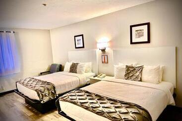 مُتل Heritage House Inn